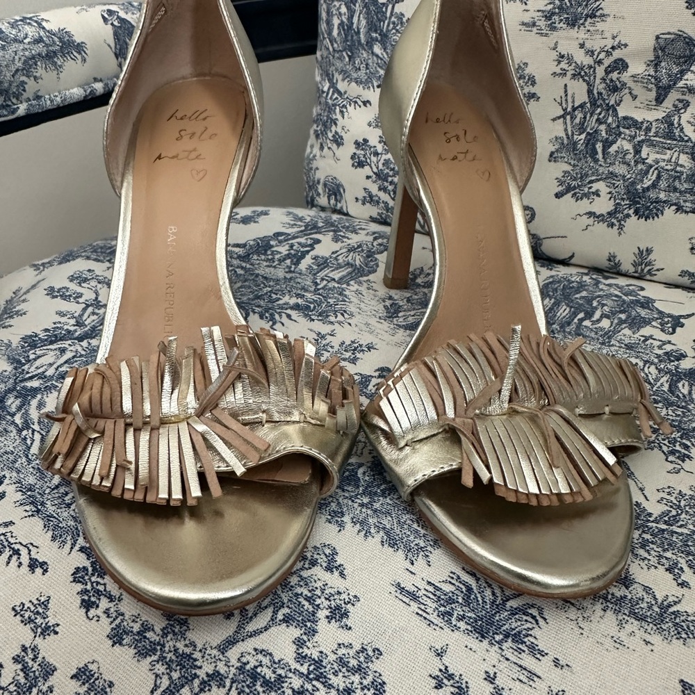 Banana Republic Hello Soul Mate champagne pumps